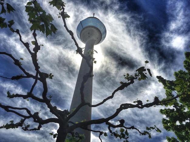 vista bassa angolazione della torre rheinturm e dell albero contro un cielo nuvoloso 1048944 13441949 - Allarme meteo per alcune regioni: ecco le ragioni