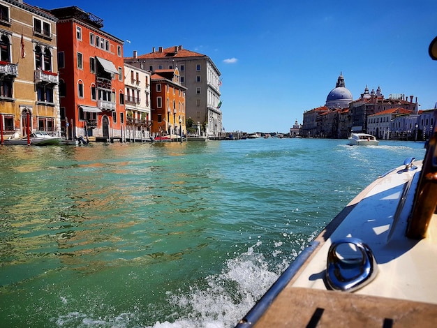 Perché l’alta marea a Venezia è sempre più frequente?