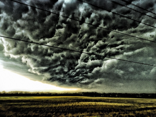 vista panoramica del campo contro un cielo nuvoloso 1048944 2245373 15 - Ciclone in azione: forti piogge e temporali fino a domenica con accumuli oltre i 200mm