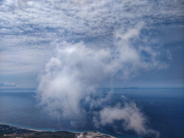 Ciclone minaccia Mediterraneo e Italia con meteo freddo e turbolento