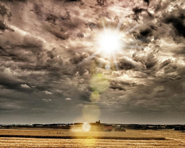 vista panoramica del paesaggio contro un cielo nuvoloso 1048944 8178972 1 - Meteo: il sole ritorna al Nord, respiro dopo le alluvioni