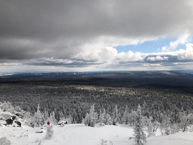 vista panoramica delle montagne innevate contro il cielo 1048944 1243516 - La Siberia ha la più grande copertura nevosa in 9 anni, indizi sul clima invernale