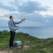 Man pilot, holds the drone before the flight. - Vortice polare debole? Gravi conseguenze meteorologiche per l’Italia