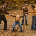 Family of four in autumn - Tutti notano le follie climatiche, il meteo si è rotto