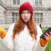 Portrait of confused girl tourist with smartphone, shrugs puzzled, dont know where to go, holds mobile phone with map application - Tendenza meteo: la prossima settimana prevede forti piogge, temporali e neve!