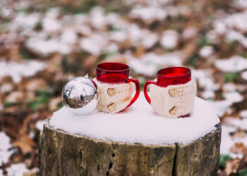 Winter composition with hot beverage on nature background - Come vivere fino a 100 anni? Scoperto un nuovo metodo in quattro fasi!