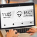 Home screen on a mobile display against woman using laptop at office - Meteo: termometri instabili a fine novembre, caldo su mezza Italia