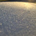 Bright sunlight on white frosty surface background - Meteo: nubi, nebbie, piogge con alta pressione. Cosa sta succedendo?