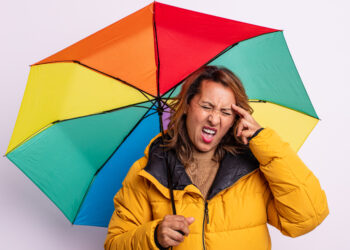 looking unhappy and stressed, suicide gesture making gun sign - Meteo: freddo notturno, ci prepariamo per le prime gelate