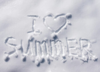 The inscription on the snow “I love summer”. The dream of a warm holiday - Meteo: neve a bassa quota, inizio d’inverno bianco in molte regioni