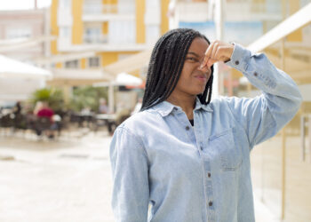 feeling disgusted, holding nose to avoid smelling a foul and unpleasant stench - Tropicalizzazione del Mediterraneo: meteo e clima completamente cambiati