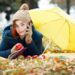 Portrait of beautiful young brunette girl reading a book in the park at fall. - Meteo: qualche disturbo, ma nuova perturbazione in arrivo