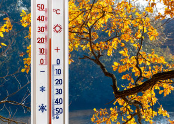 Thermometer on the background of an autumn tree with yellow leav - Meteo: neve in pianura Padana? Torino, Milano, Pavia, Parma, Modena