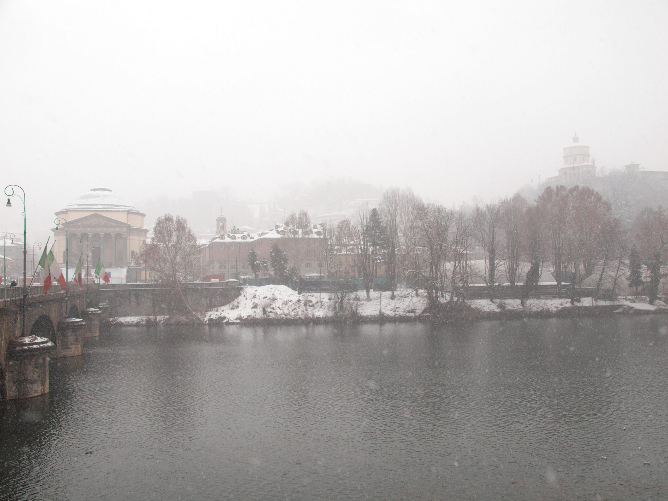 Ipotesi clamorosa meteo: neve su Milano e Torino