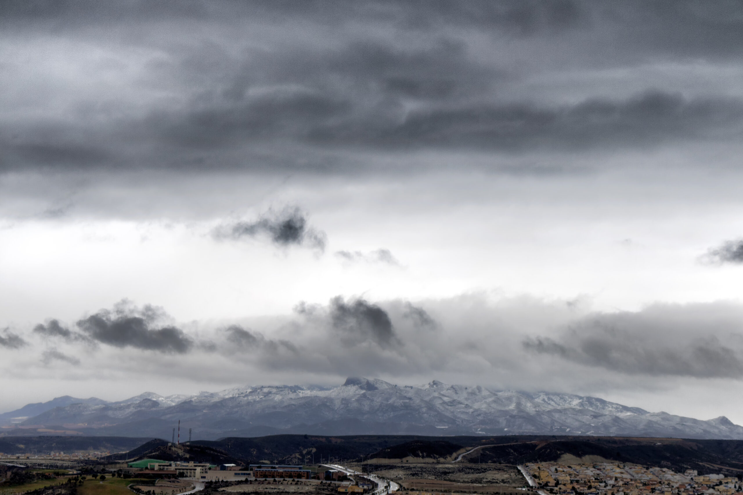 Paradosso meteo: alta pressione ma cielo grigio e pioggia