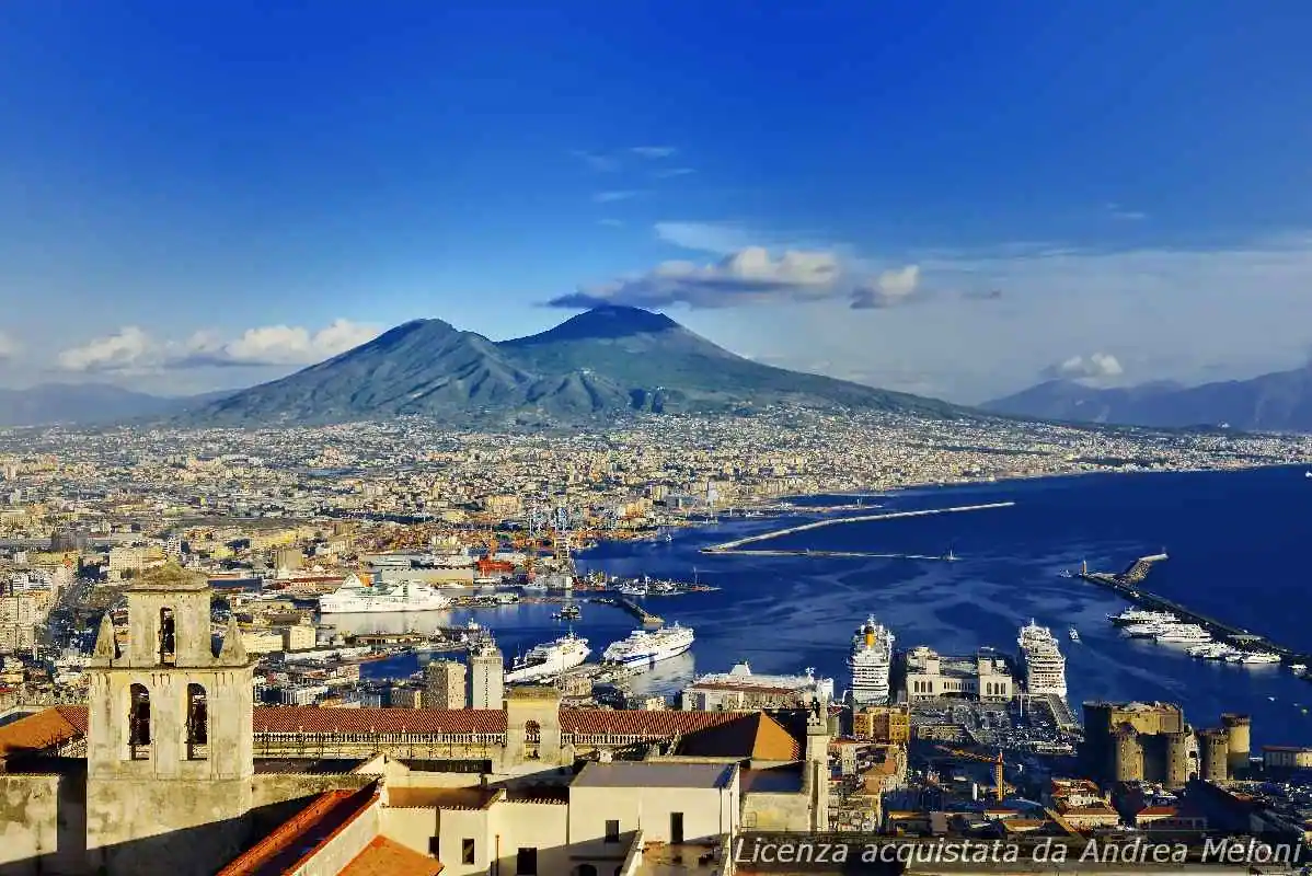 meteo-napoli:-domani-pioggia-e-vento,-segue-schiarita-con-raffiche-forti - Meteo Napoli: domani pioggia e vento, segue schiarita con raffiche forti