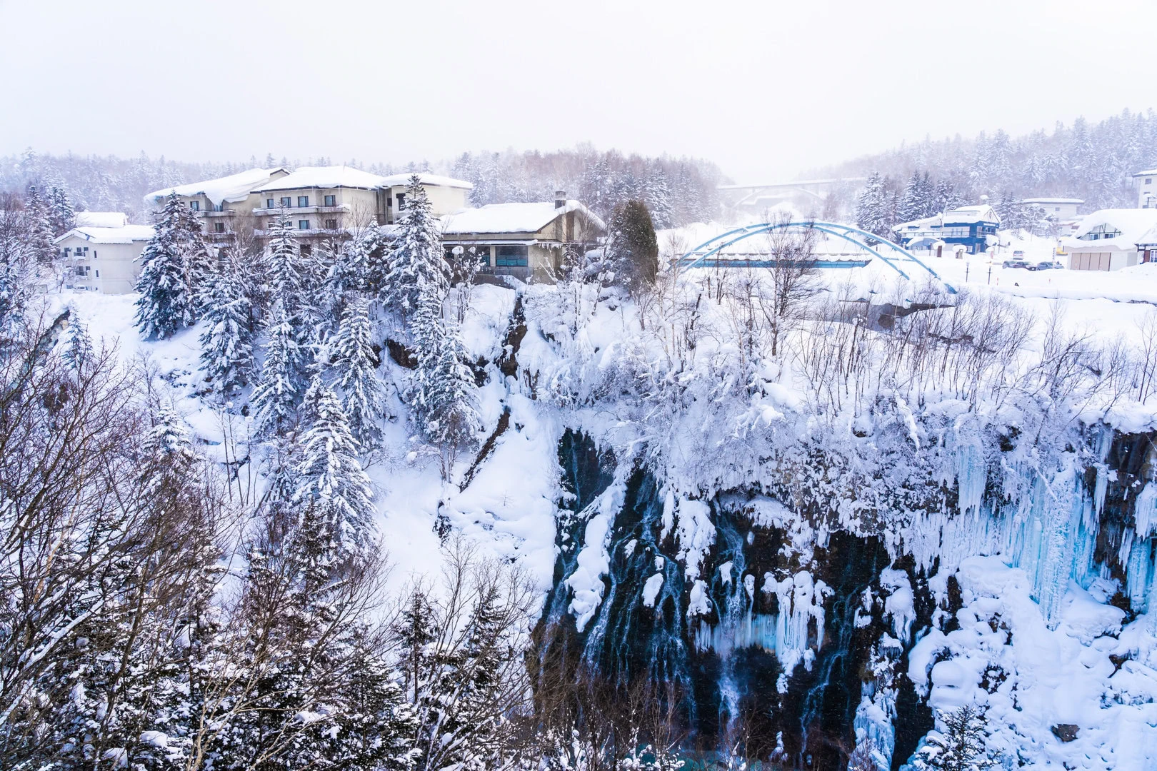 Beautiful outdoor nature landscape with shirahige waterfall and - Nevicate record nell’Emisfero Nord: conseguenze meteo